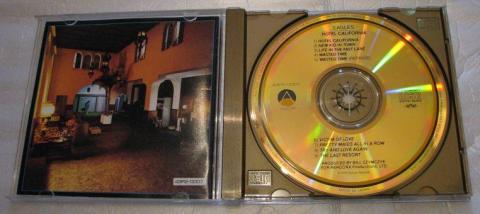 CDケースベースのプラスチックもきんいろです