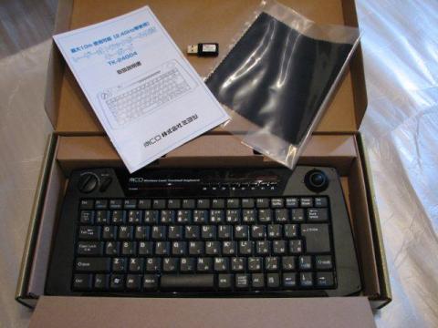 中身。黒いのはクリーニングクロス??