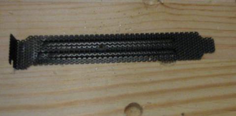 まず小径ドリルで下穴打って...