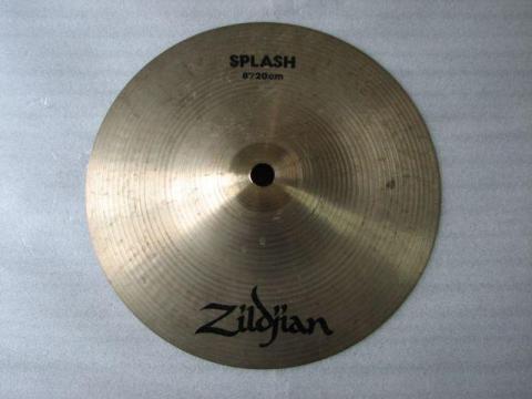 最も小径のシンバル(約直径20cm)