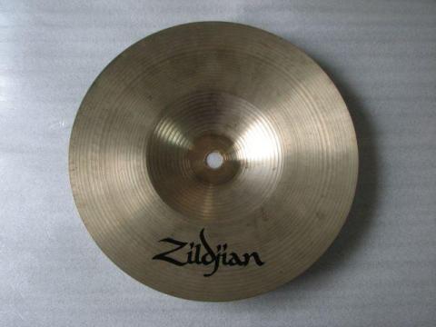 Aジル唯一の非「白抜き」