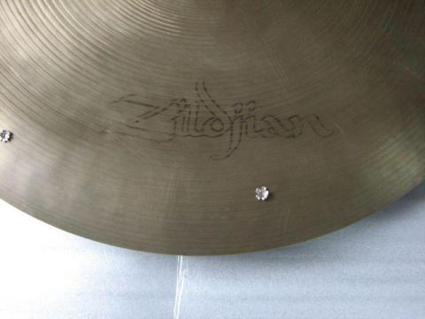 そうそう、こいつも白抜きです。