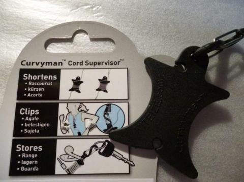 ちいさなカラビナとコードを固定する2カ所の切り欠きあり