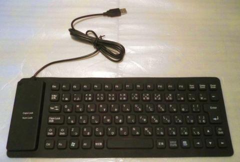 ぱっと見、普通のテンキーレスキーボード