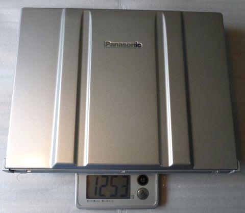 W7本体1253g(SSD装着時)