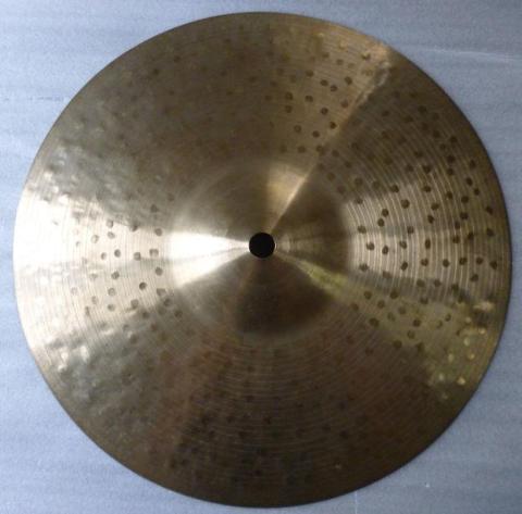 ハンドハンマードの打痕が美しい