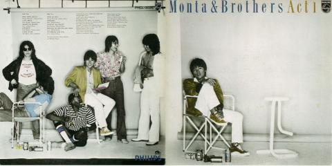 この白黒に色を付けたようなジャケがイイですね