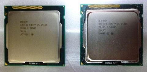 刻印を見なければ区別がつかない(左2500T、右2400S)