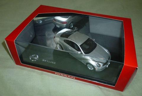 ケースの奥側にミラーが配されている