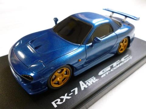 ディーラー車にはボンネットの造作はなし