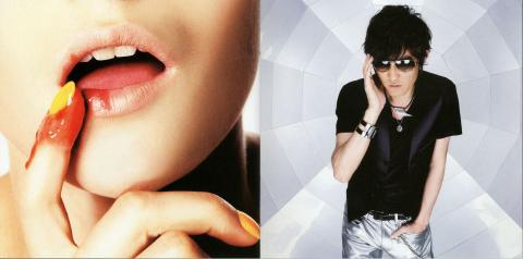 歌詞カードに添えられる写真も淫靡