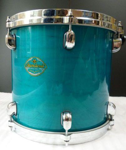 12口径の11の深さで横から見るとほぼスクエア