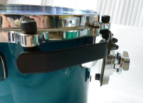 この黒い金具がタイコをぶら下げているので鳴りが良い