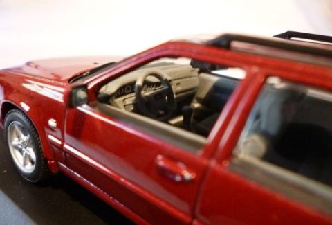 中もメーターまで作ってあります(デーカルですが)