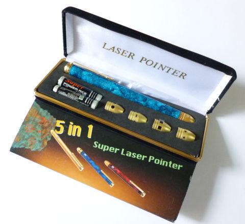 立派なケースに入ってます。