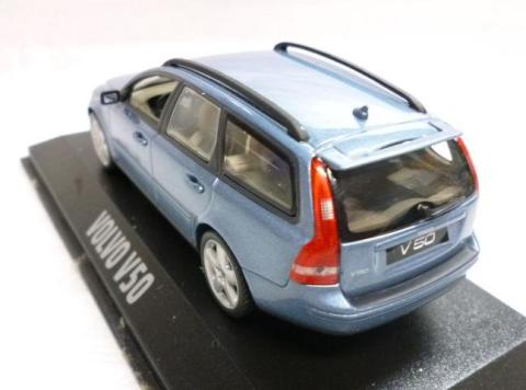 リアガラスは角度が付いてスタイリッシュに