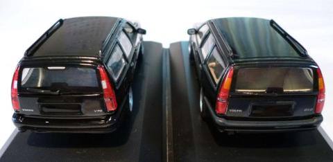 ウインカーが黄色なのが850、ホワイトカバーでイエローバルブがV70