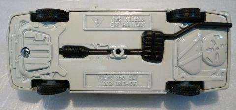 なぜかエキゾーストパイプだけ別部品