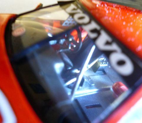 オーストラリアなので右ハンドル、消火器も見えます。