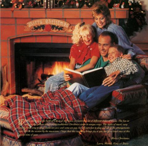 このとき膝に抱かれてた息子さん(Travis)は今は立派なベーシスト