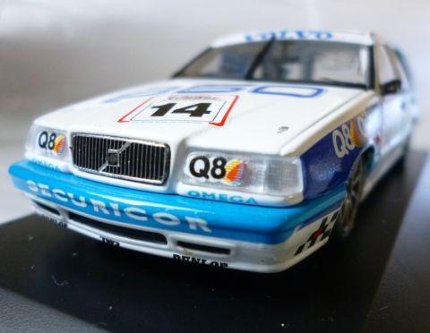 グリルの縦格子やエンブレムなど雰囲気アリアリ