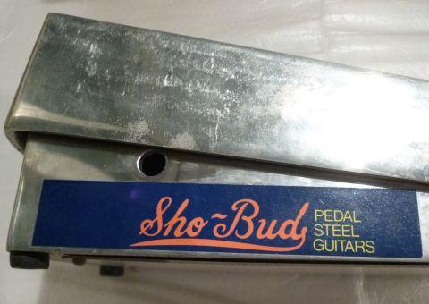 やっぱりスチールギターメインの会社みたい