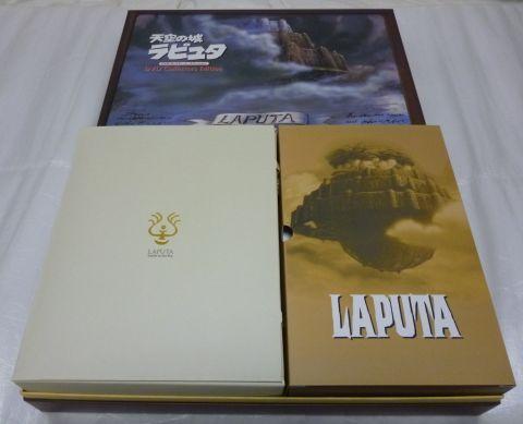 箱を開けるとさらに2つのに分かれていて...