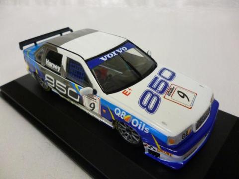 前年の様な(Securicor Omega Express)大きなスポンサーロゴは、ない