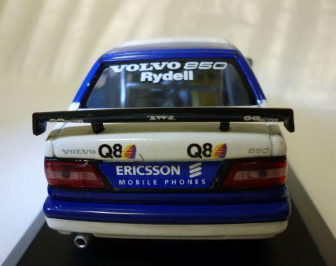 エリクソン(後のソニエリ)がスポンサードしたためブルーが多い