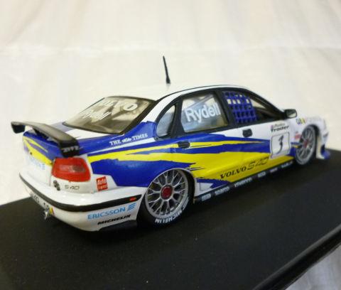 相変わらずツメ折りしてベタベタな車高w