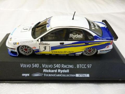 新たにベース車両となった小型車種S40