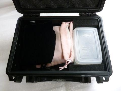 試用機はボックスに入って届く。タッパーには数種の太さ・長さのシリコンチップ(チューブ)が