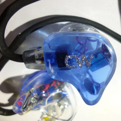 ロゴにはグリッターを乗せてある