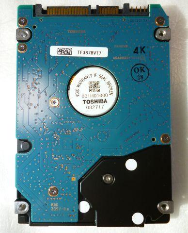 裏はノパソ搭載を考えて?つるんとしてます。