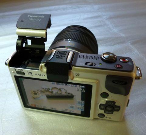 後ろからの図(標準ズーム付きでストロボポップアップ)