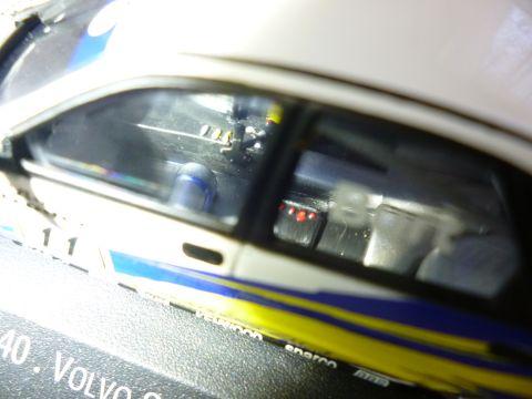 バッテリー端子が朱く塗られてるの、判ります?