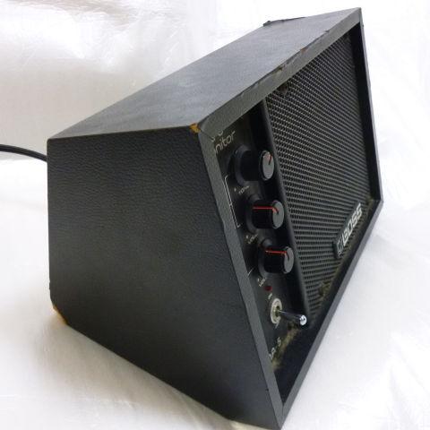 一見、ころがし(PA用の床置きモニタースピーカー)