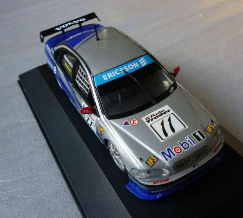 ドライバー保護のネットは右ハンドル用