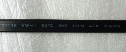 同じくASUS P8Z68-V PRO/GEN3付属のSATA 3Gbpsケーブル