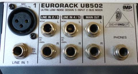 入力側。リアルな「耳」マークがww