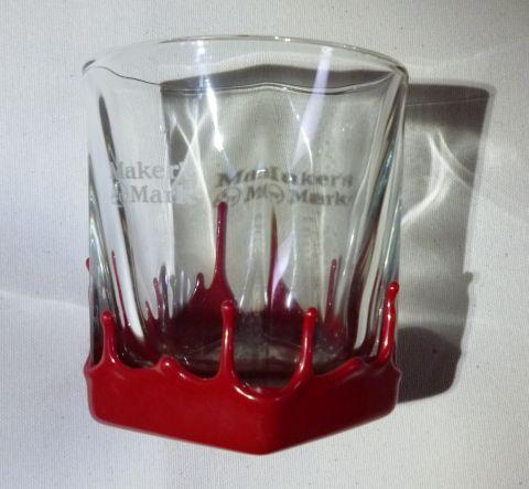 形は底が5角形、飲み口側は円形