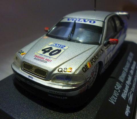 銀ベースの精悍なスタイルはBTCCと共通