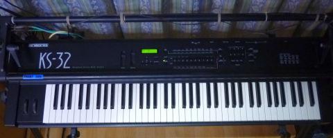 キーボードスタンド下段に設置