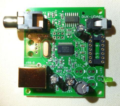 抵抗やコンデンサの交換・追加が楽しめるよう、ソケットや空きパターンがある