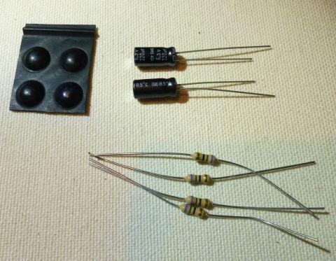 標準の抵抗とコンデンサ(と足)