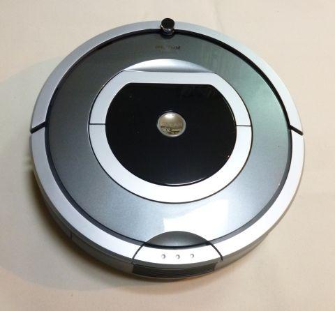 まず、本体。直径約35cm、高さ9cm弱の円筒形。