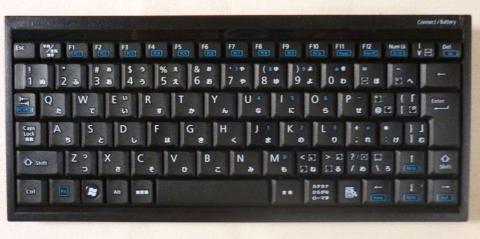 結構コンパクト=キーピッチがキツイとも言える