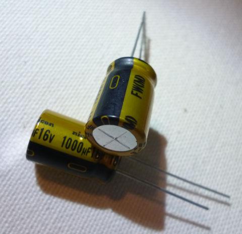 ニチコンFWシリーズ、静電容量1000μF、定格電圧16V