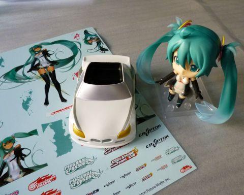 車に貼るデカールも用意される(貼ってないケド...)