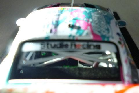 張り巡らせたロールバーも再現